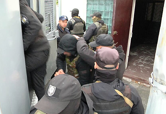 Суд арестовал подозреваемых в серии взрывов и нападений на диппредставительства