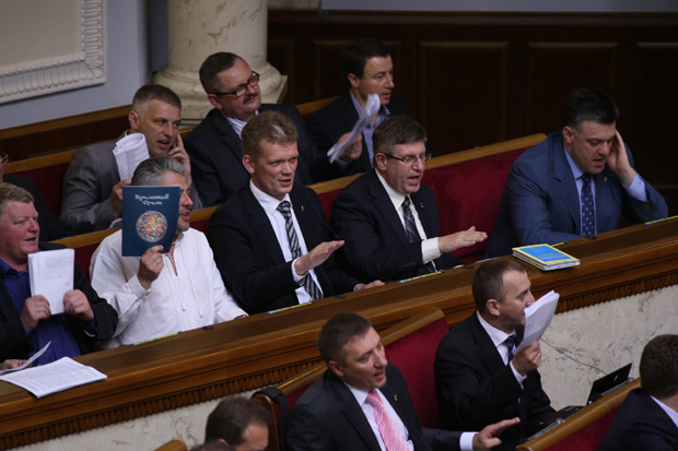 Свобода скандировала украинской Свобода скандировала украинской