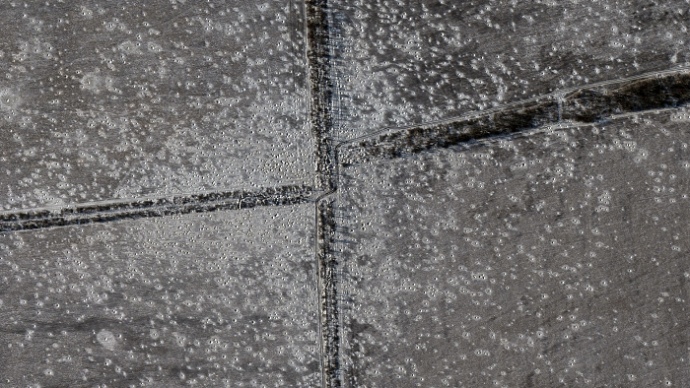 Воронки от взрывов в Бахмуте, фото за 7 января