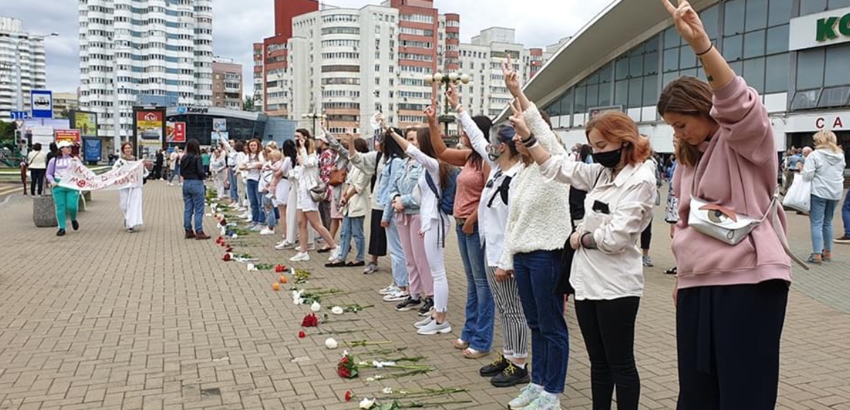 Акция Женщины в белом