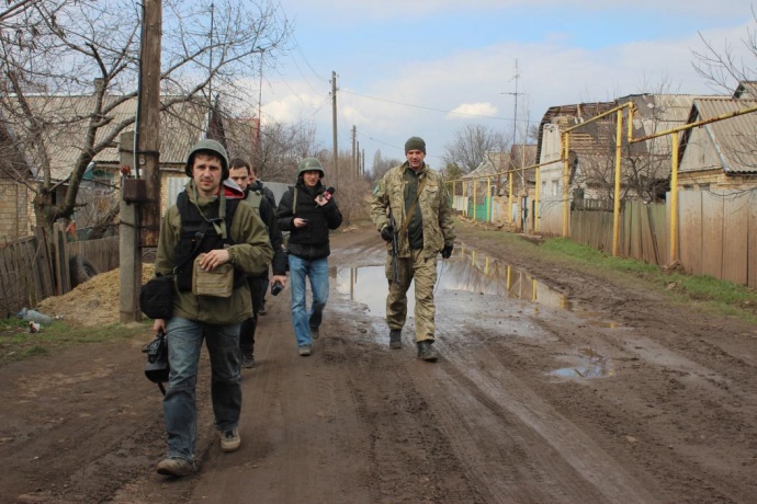 Більше години