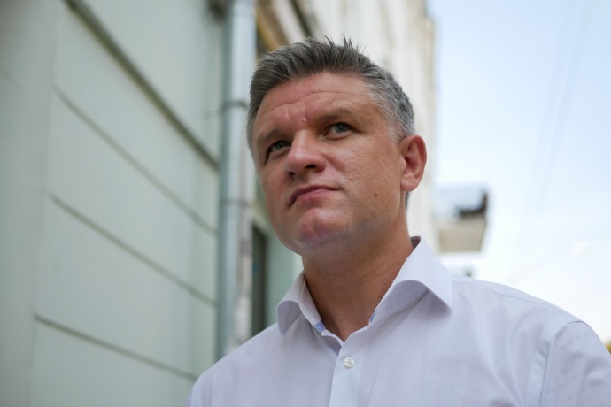 Шимків: Порошенко дивиться Facebook в переїздах між подіями.