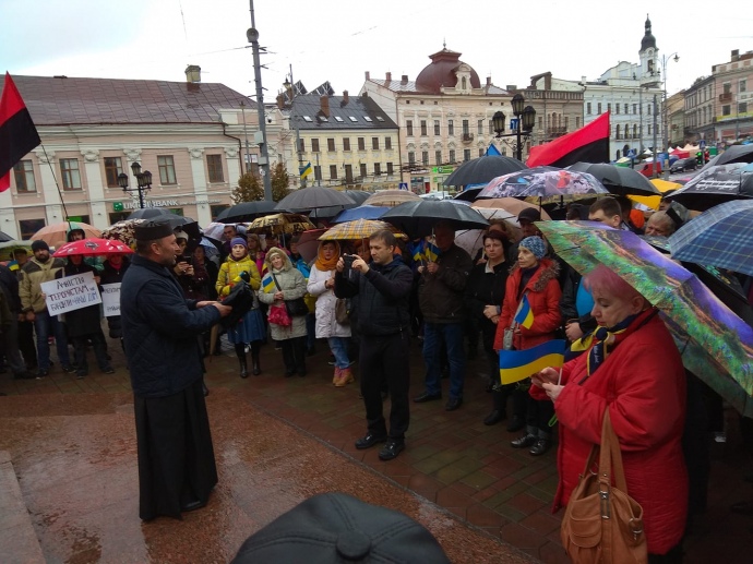 Акція у Чернівцях зібрала кількасот учасників 