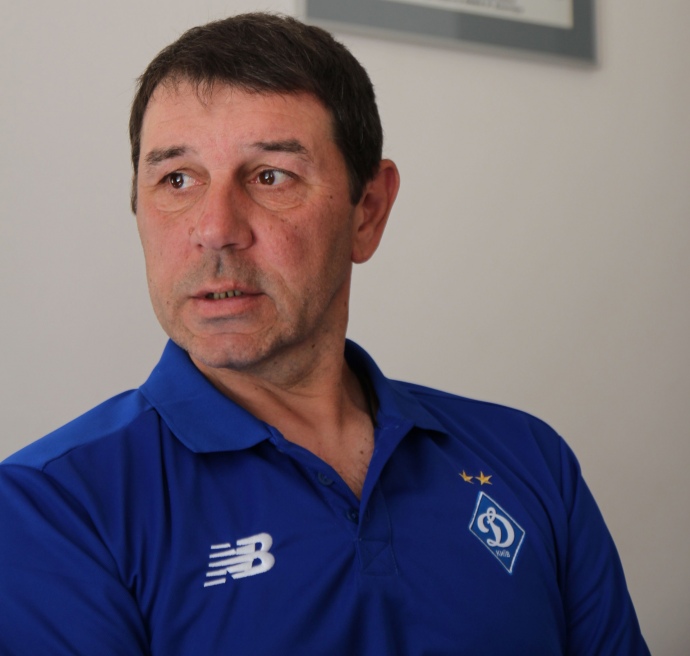 Тренер ребят 2002 года рождения Сергей Беженар.