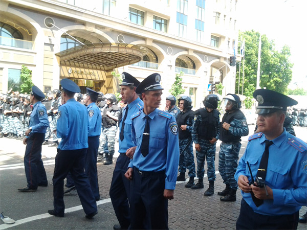 Бються? Ну і нехай Бються? Ну і нехай