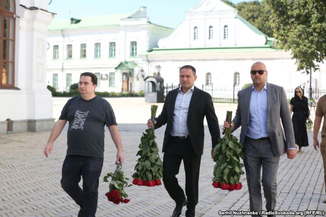 Ігор Гужва (зліва), Дмитро Добкін (по центру)