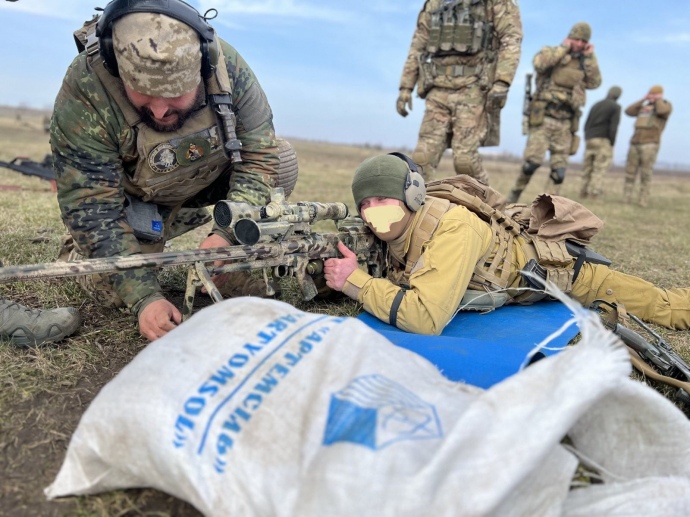 Тор під час навчань із бойовими товаришами