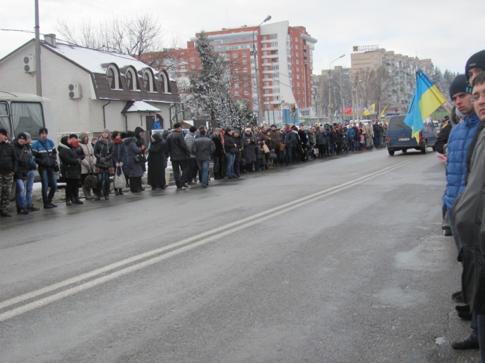 5 грудня 2015 року. Тернопіль зустрів тіла 6-х загиблих бійців батальйону 