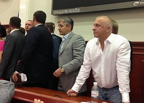 Сергій Ліщенко (у сірому костюмі). Фото із Facebook Олександри Кужель