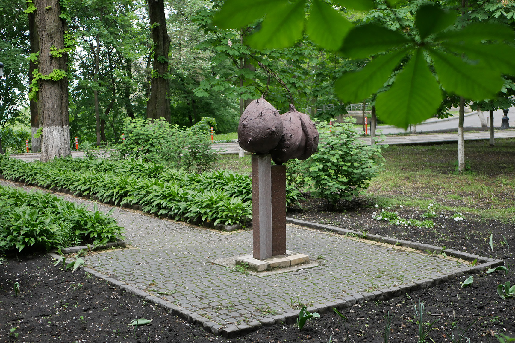 12_1_sculpturi_kashtanam