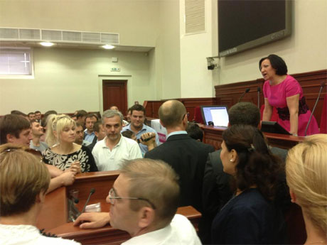 Герега оглошує про закриття сесії. Фото з Facebook Володимира Арєва