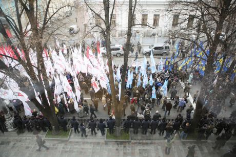 Марш пішов під Раду. Фото Дмитра Ларіна Марш пішов під Раду. Фото Дмитра Ларіна
