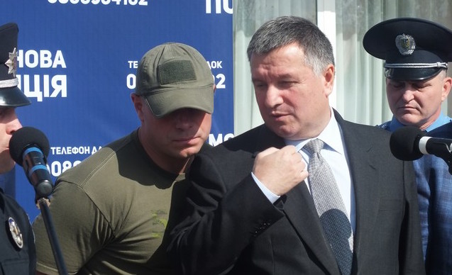 Аваков часто назначает Киву на разные должности. Одно из объяснений - слишком коротка скамья запасных