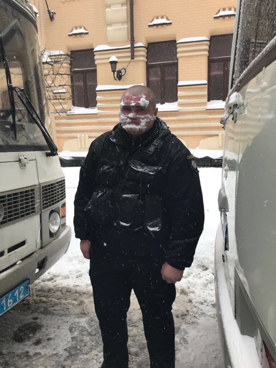У поліції заявили, що під час сутичок мешканці наметового табору чинили опір правоохоронцям та завдали їм тілесних ушкоджень.