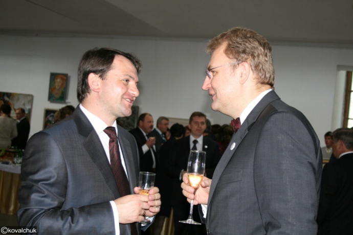 На роботу до Львова Олега Синютку запросив Садовий