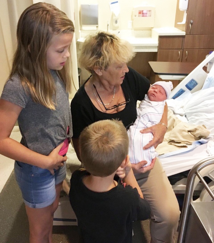 Няня – це не лише сльози розчулення, теплі обійми й казки на ніч