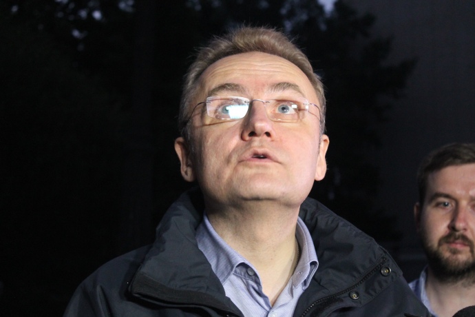 Андрій Садовий пізно увечері п'ятниці або вночі сподівався зустрітися з Петром Порошенком