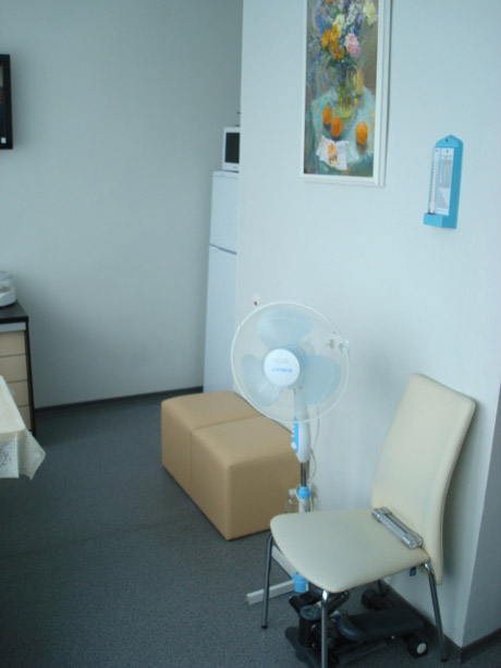 Тюремщики даже решили показать вентилятор