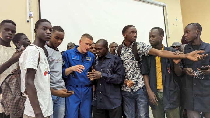 Космонавт Сергей Кудь-Сверчков в Сенегале. Фото: The Insider