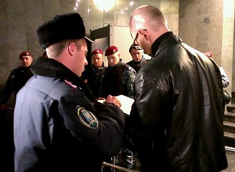 Яценюк прошел в ГПУ. Фото Оксаны Денисовой