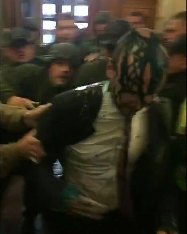 Сергея Гусовского облили зеленкой в Киевсовете