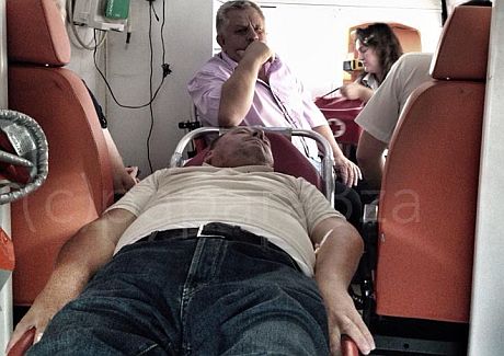 Мельника привезли в суд на скорой. Фото 