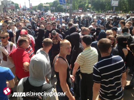 Свободівці прийшли перевірити, чи всі розійшлися Свободівці прийшли перевірити, чи всі розійшлися