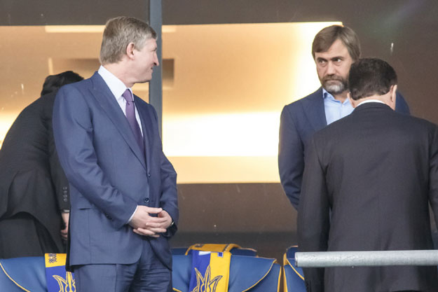 На гру приїхали власники футбольних клубів, олігархи і партнери Рінат Ахметов та свіжа кров ПР Вадим Новинський