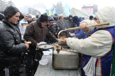 Мітинг Партії регіонів під Верховною Радою, пускають лише з акредитацією ВР