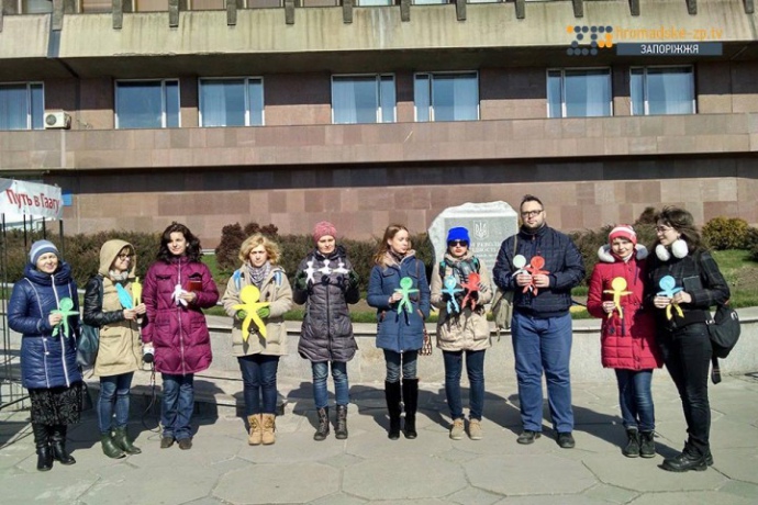 В Запорожье провели молчаливую акцию в память Аметова