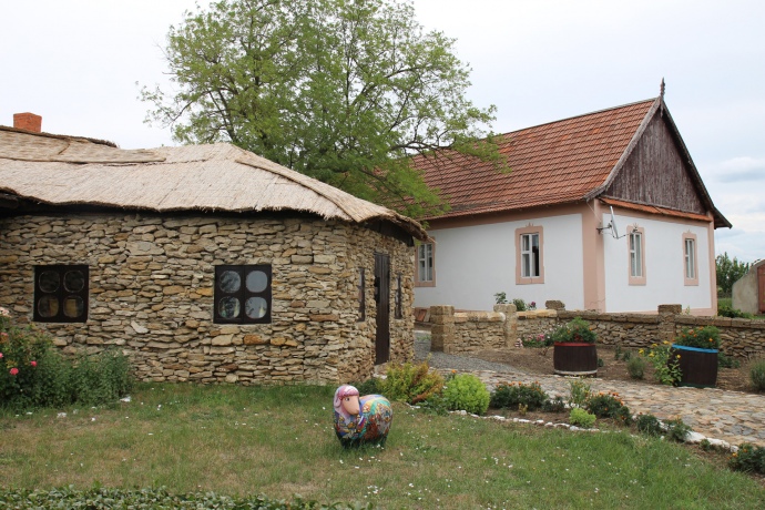 За 13 лет одессит смог построить посреди степи целое поселение.