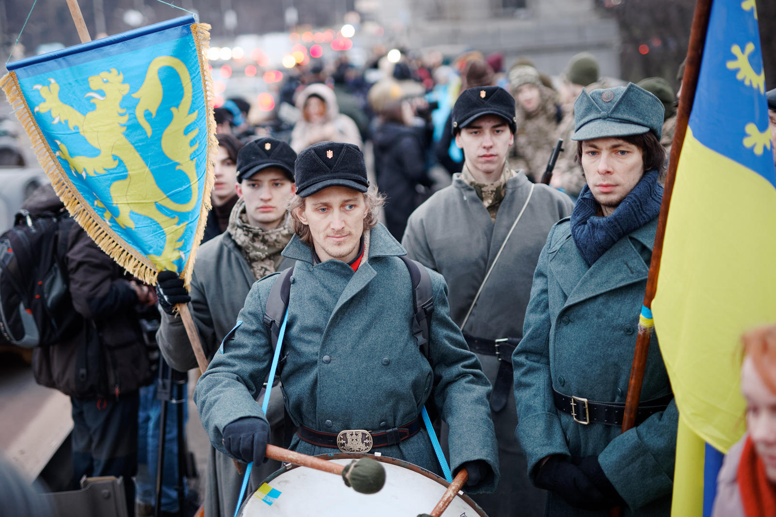 lyudi z flahami ukrainy
