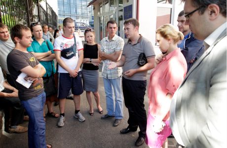 Ударівці визволяють мітингувальників. Фото прес-служби партії Ударівці визволяють мітингувальників. Фото прес-служби партії