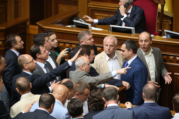 Захарченко чуть не побили в Раде