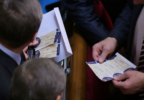Депутатам роздали білети в театр Депутатам роздали білети в театр