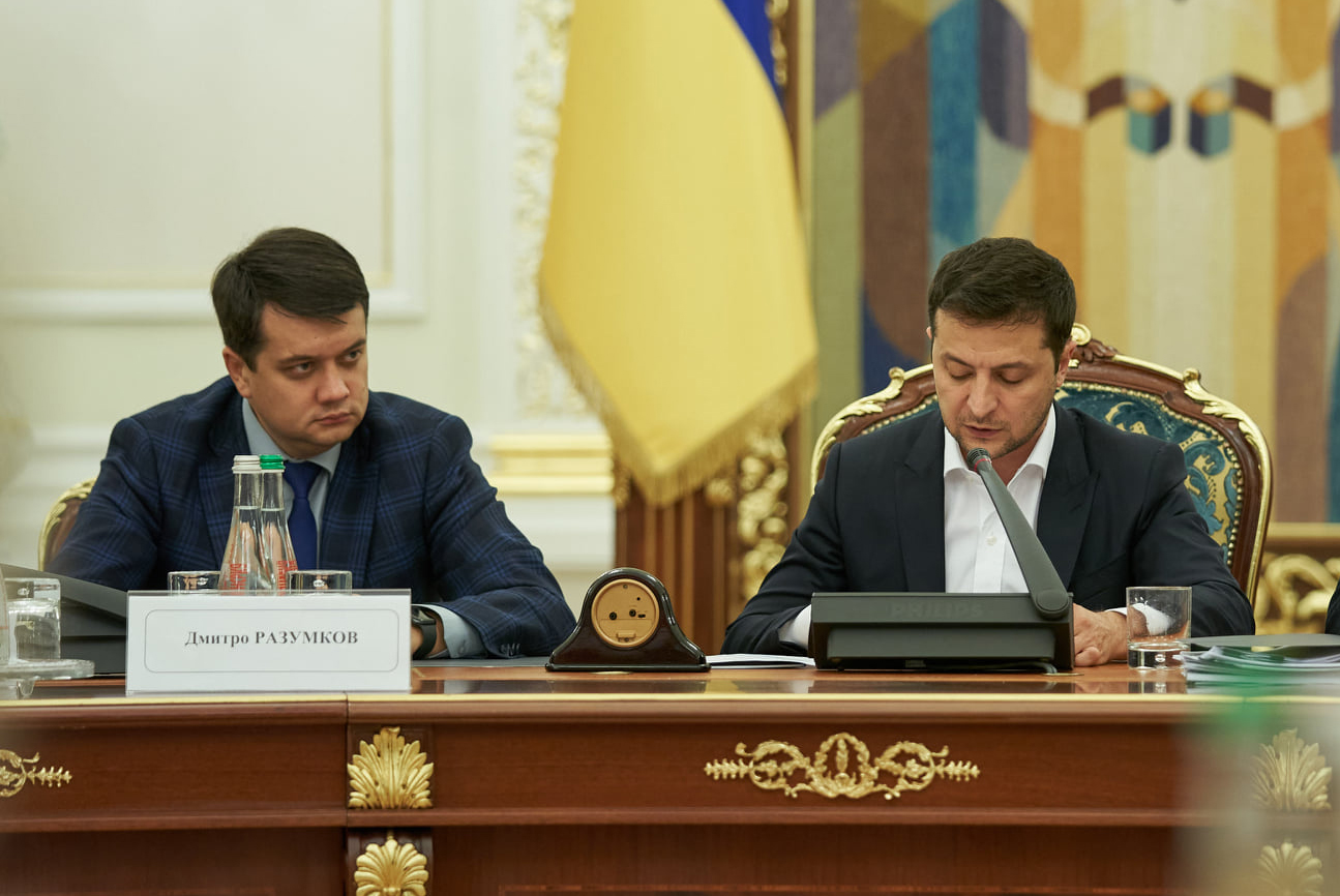 Голова ВРУ від самого початку роботи на своїй посаді надто підкреслено демонструє свою самостійність