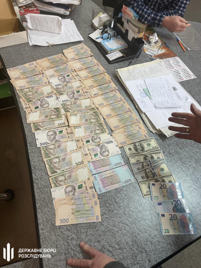 Кошти, знайдені в ході обшуків