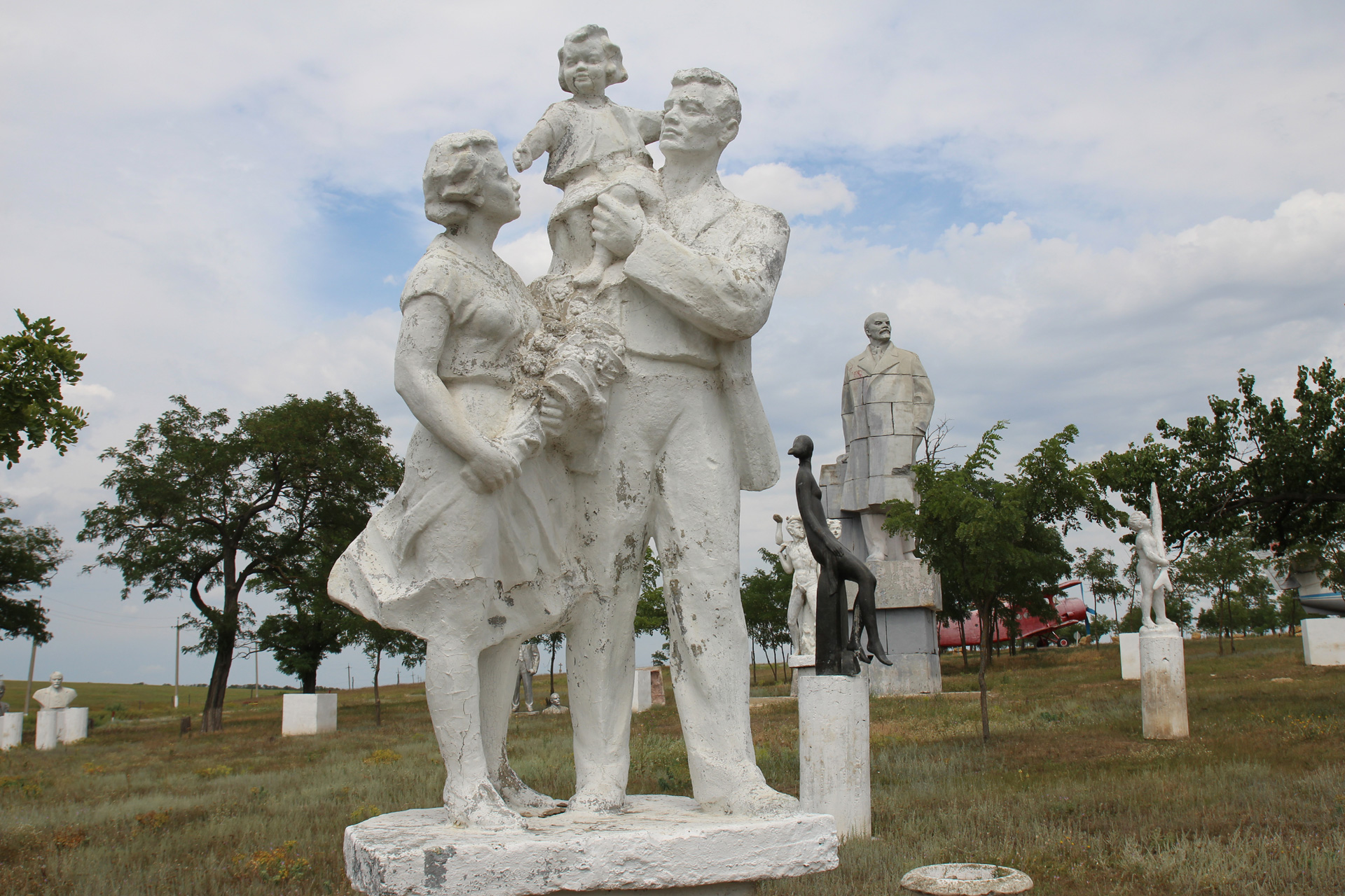 Палариев говорит, что у его музея памятников соцреализма нет политического подтекста.