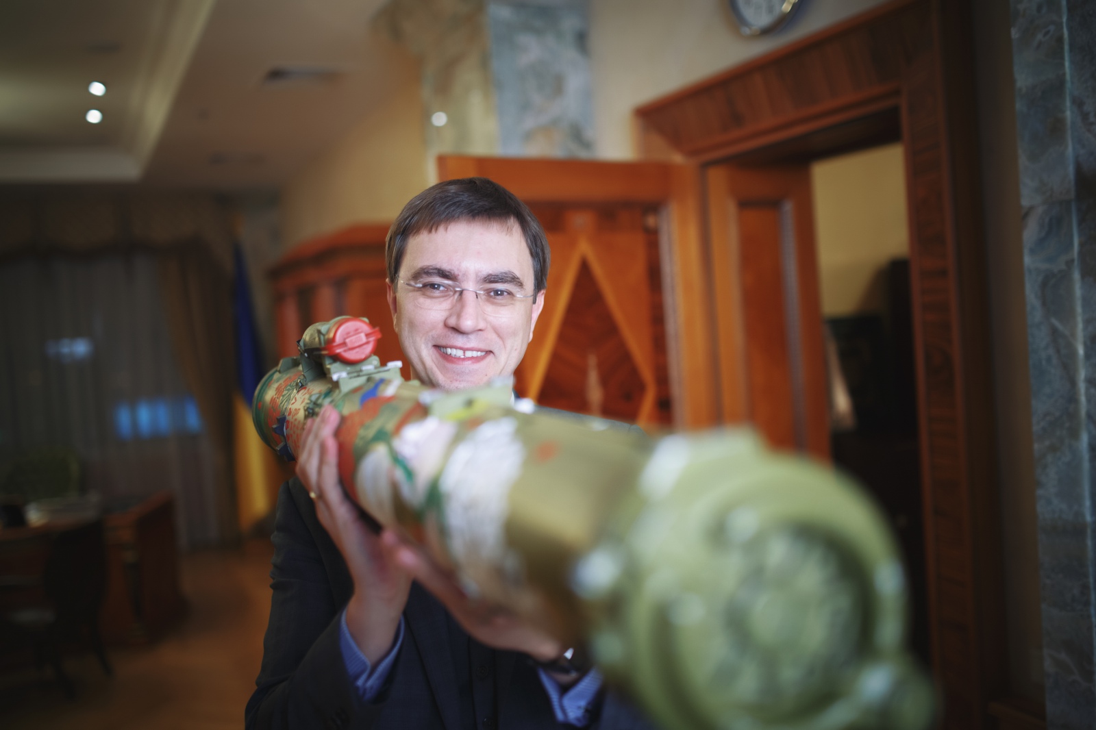 Вже кілька разів згадуваний макет гранатомету. Але для відлякування депутатів не годиться, бо лише макет