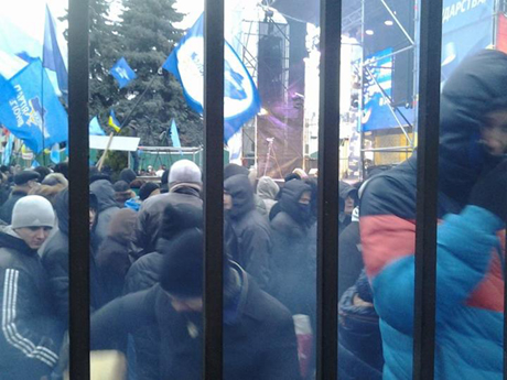 Мітингувальники на акції Партії регіонів Мітингувальники на акції Партії регіонів