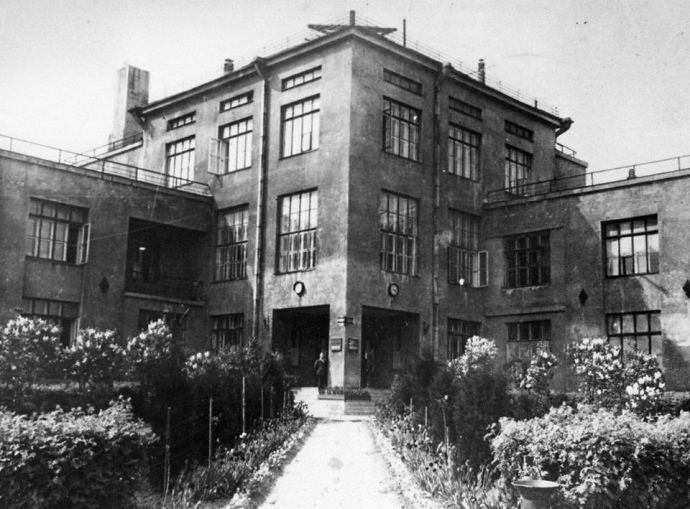 Главный корпус УФТИ почти не изменился со времен постройки в 1928-м