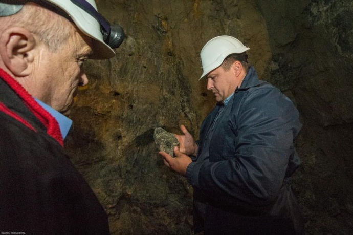 И разжился добротным куском гранита