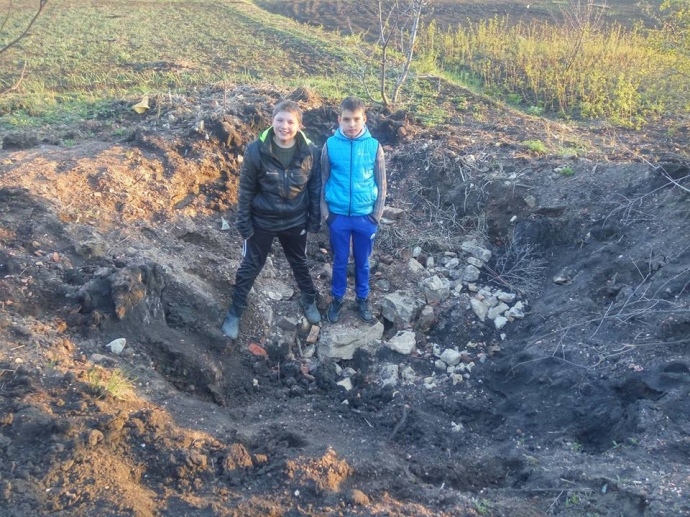 Діти Золотого не бояться застрибувати у гігантські воронки