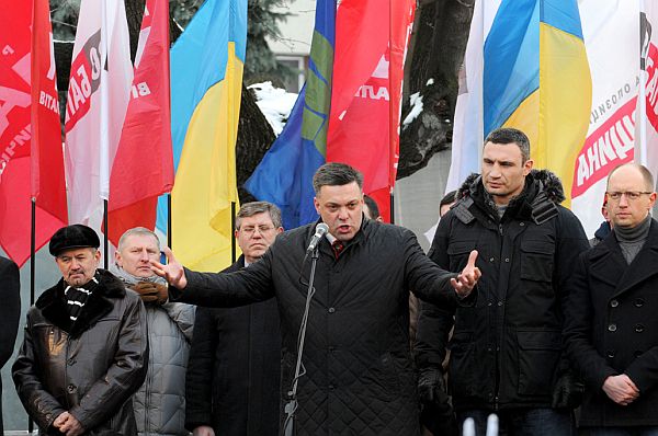 Тягнибок у Івано-Франківську запалював 