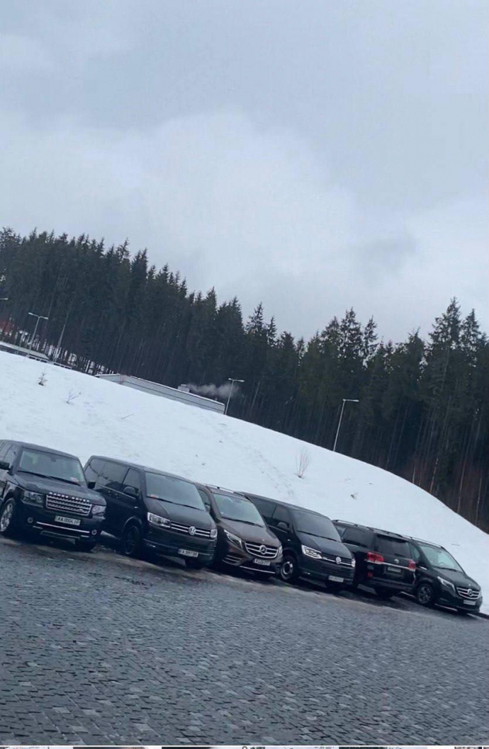 паркинг возле отеля 4 января