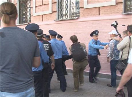 Доказательства избиения еще одного фотографа Доказательства избиения еще одного фотографа