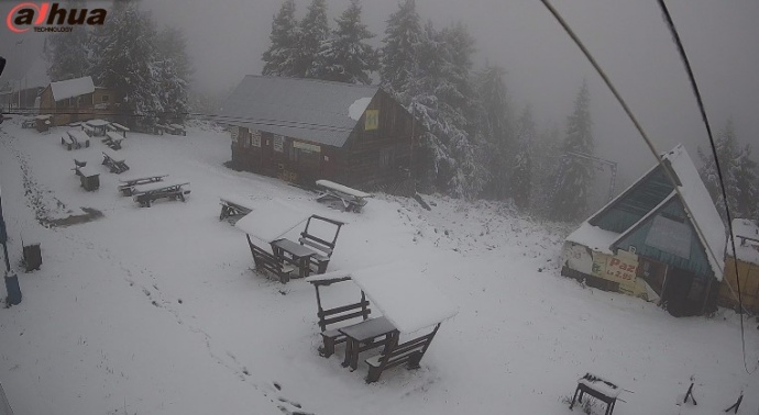 снег выпал на горе Тростян возле н.п.Славское