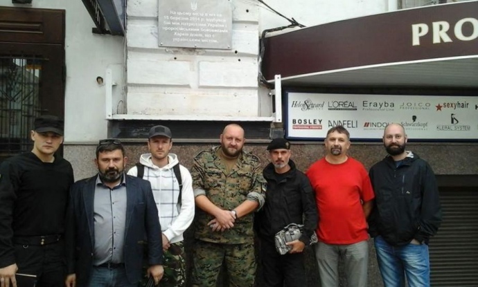 На фото Терновський другий ліворуч - зазначає СКР