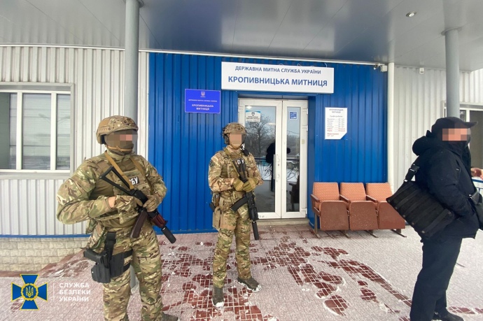 Обшуки правоохоронців на Кропивницькій митниці