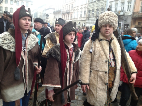 Львовяне исполнили гимн Украины. Фото Zaxid.net Львовяне исполнили гимн Украины. Фото Zaxid.net